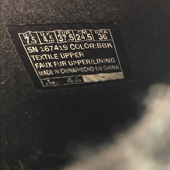 SKECHERS Shindigs Comfy Hour Clogs w. Faux  Sherpa Lining Black Size 7.5 - Picture 2 of 9